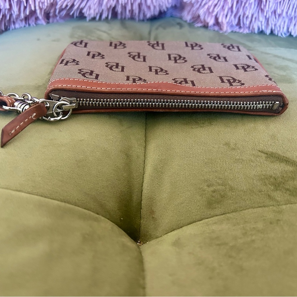 Dooney & Bourke wristlet - Picture 4 of 8